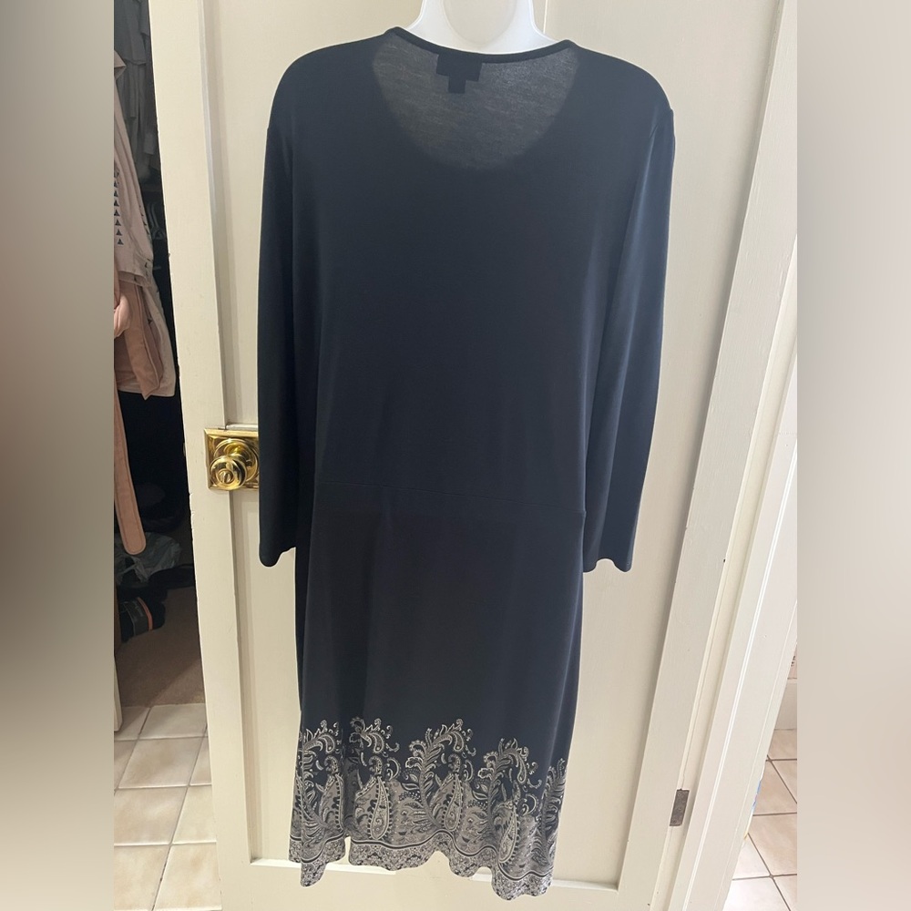 Elegant Black and Gray Patterned Dress - Picture 2 of 5